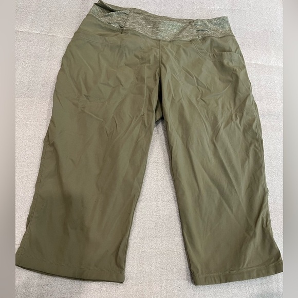 [M]Mountain Hardwear Green Bermuda Shorts Lightweight Casual Capris - Picture 1 of 7
